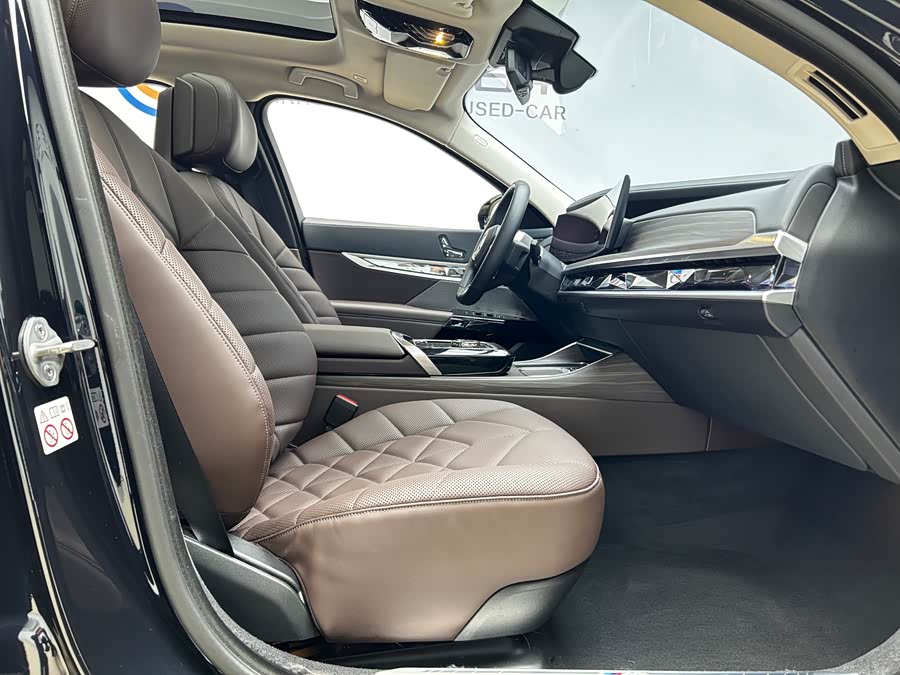 BMW i7 2023 صورة سيارة #25