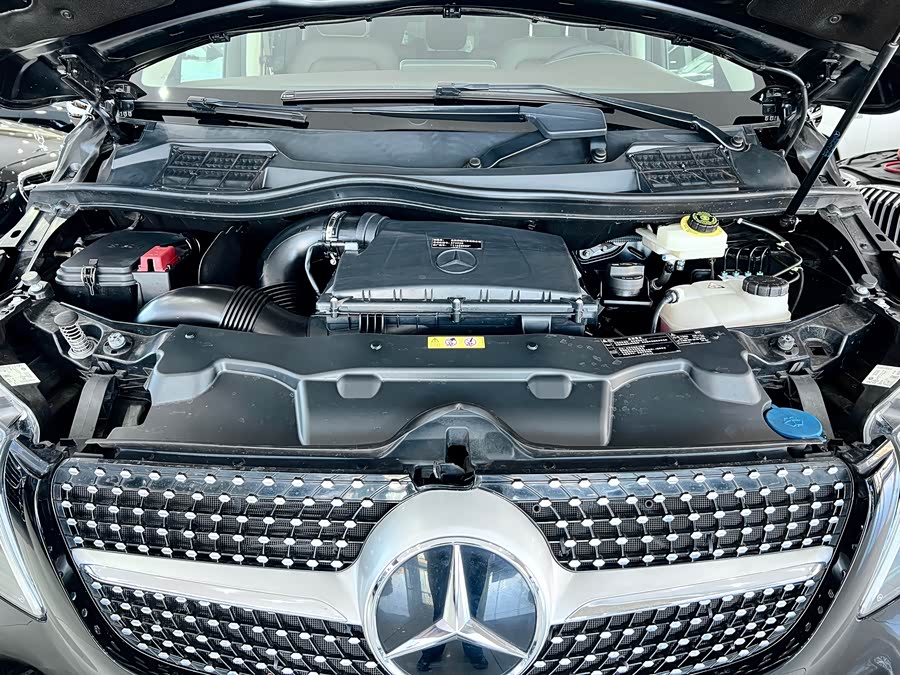 Mercedes-Benz V Class 2023 immagine di auto #25