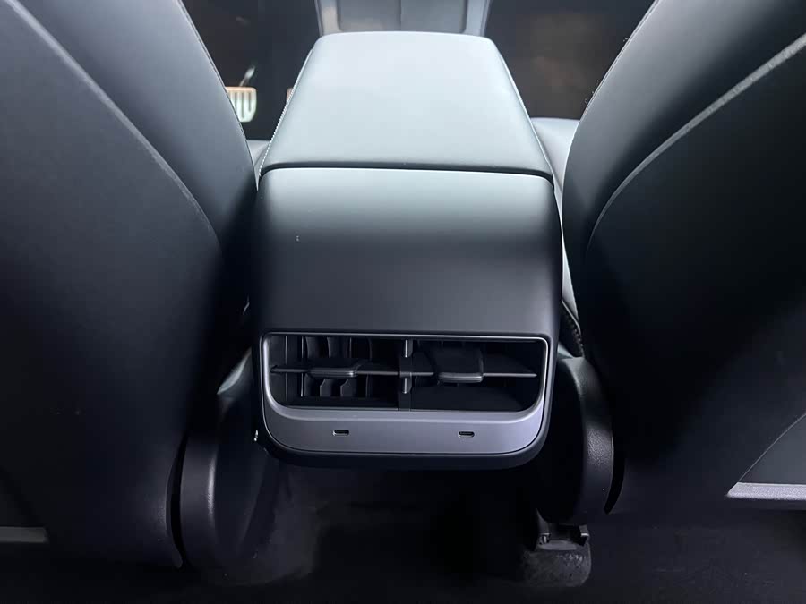 Tesla Model Y 2022 #25 Tesla Model Y 2022 car image #25