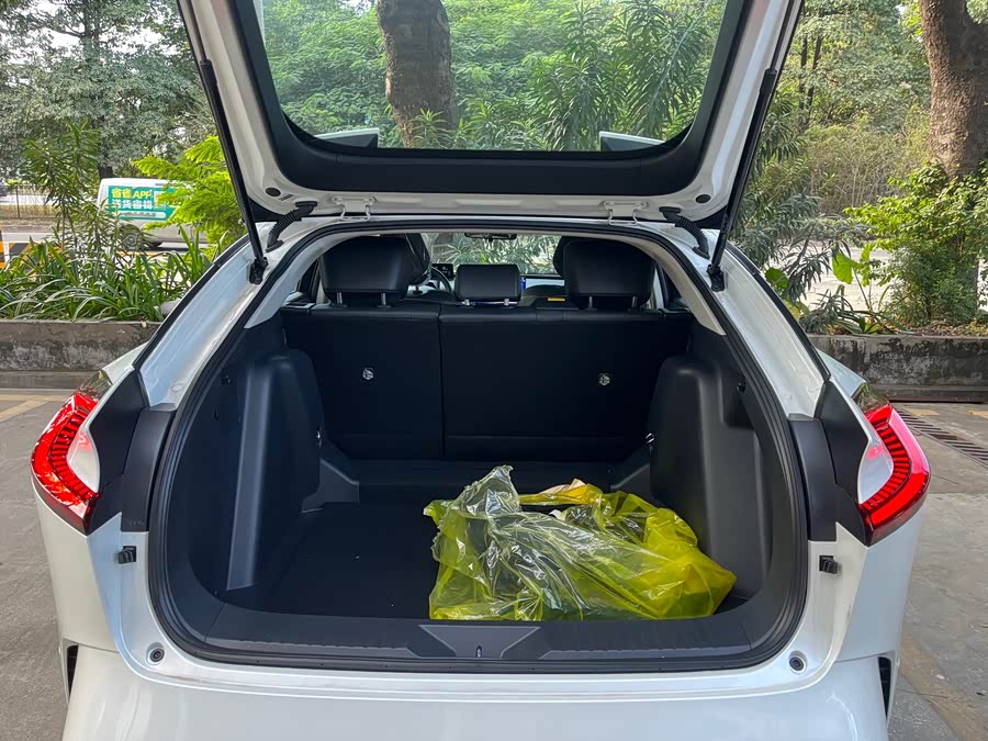 Toyota bZ5 2025 immagine di auto #25