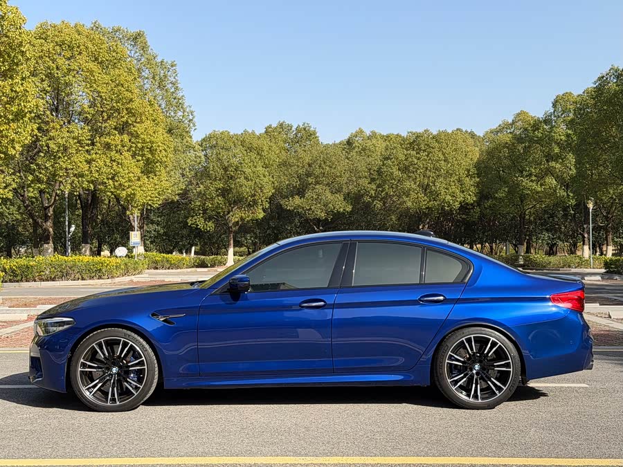 BMW M5 2018 car image #25