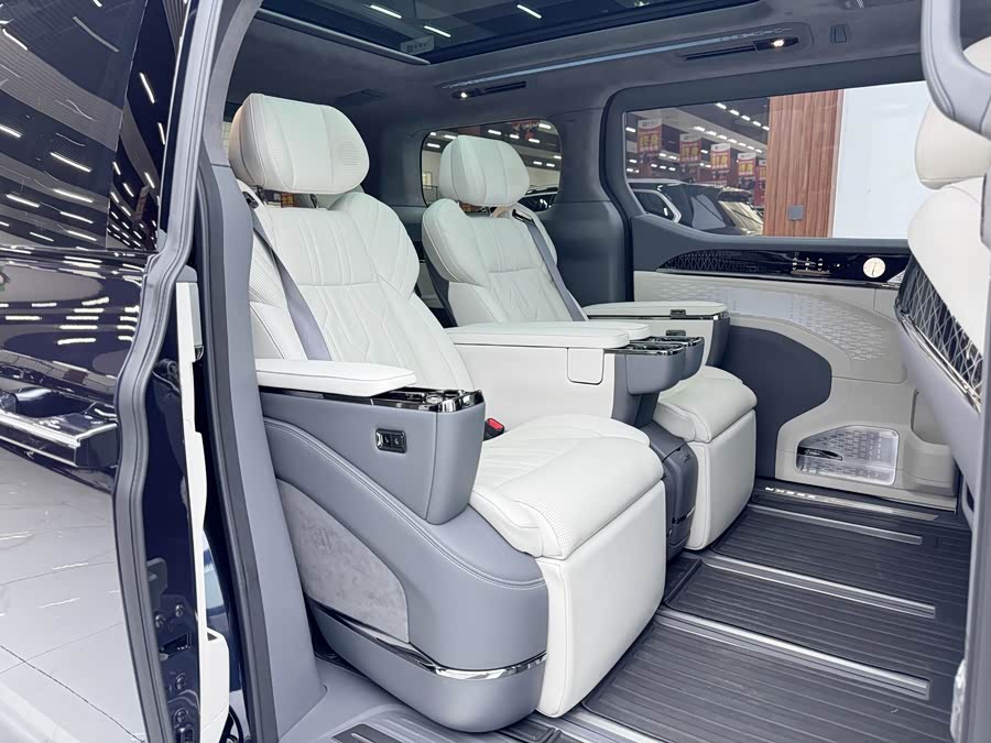 极氪 极氪009 2023 汽车图片 #25