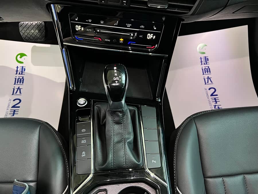 Volkswagen Passat 2023 car image #25
