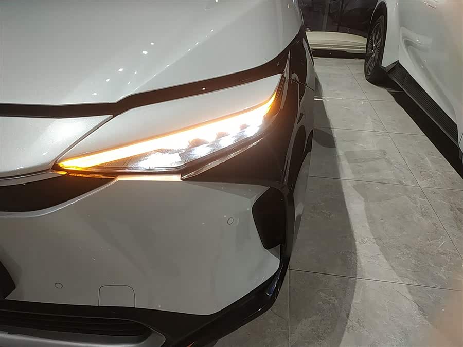 Toyota bZ4X 2022 immagine di auto #25