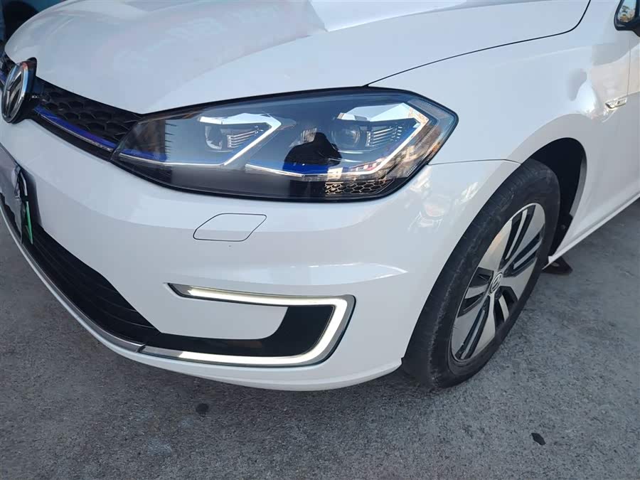 Volkswagen Golf Pure Electric 2020 car image #25