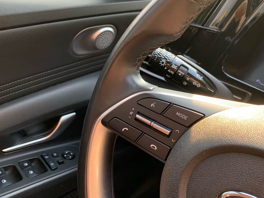 Hyundai Elantra 2020 immagine di auto #25
