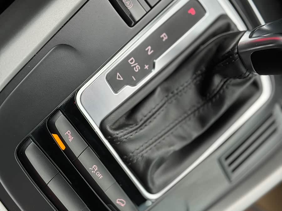 Audi Q5 2018 изображение автомобиля #25