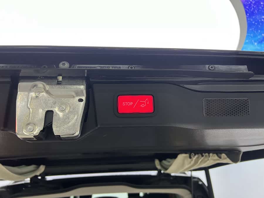 Mercedes-Benz V Class 2022 car image #25