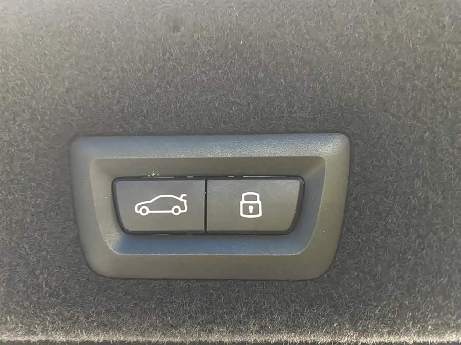 BMW 7 Series 2024 car image #25