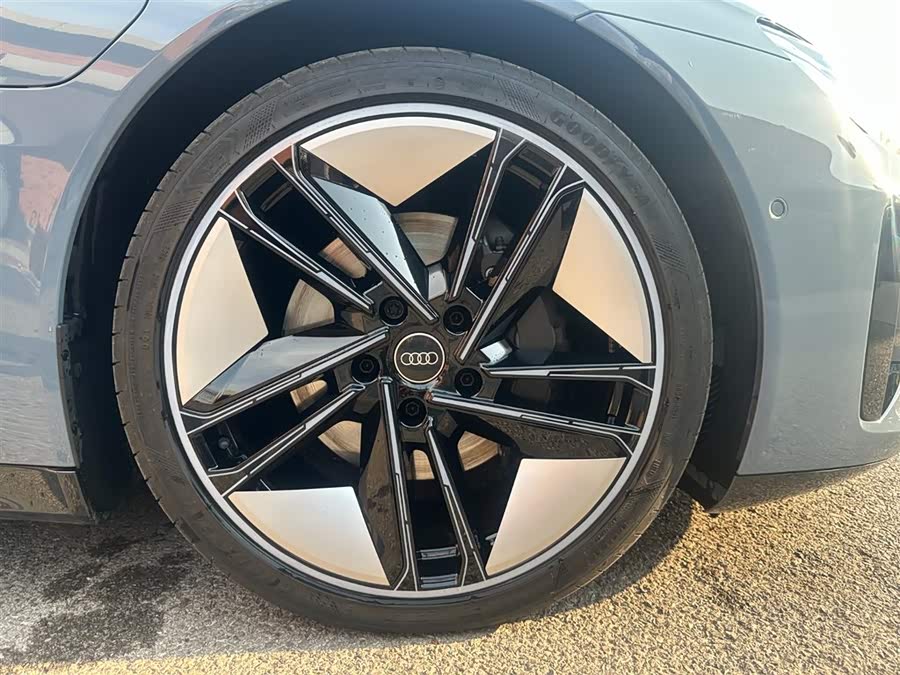 Audi e-tron GT 2024 صورة سيارة #25