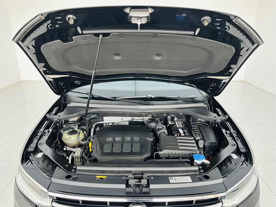 Volkswagen Tiguan L 2021 car image #25