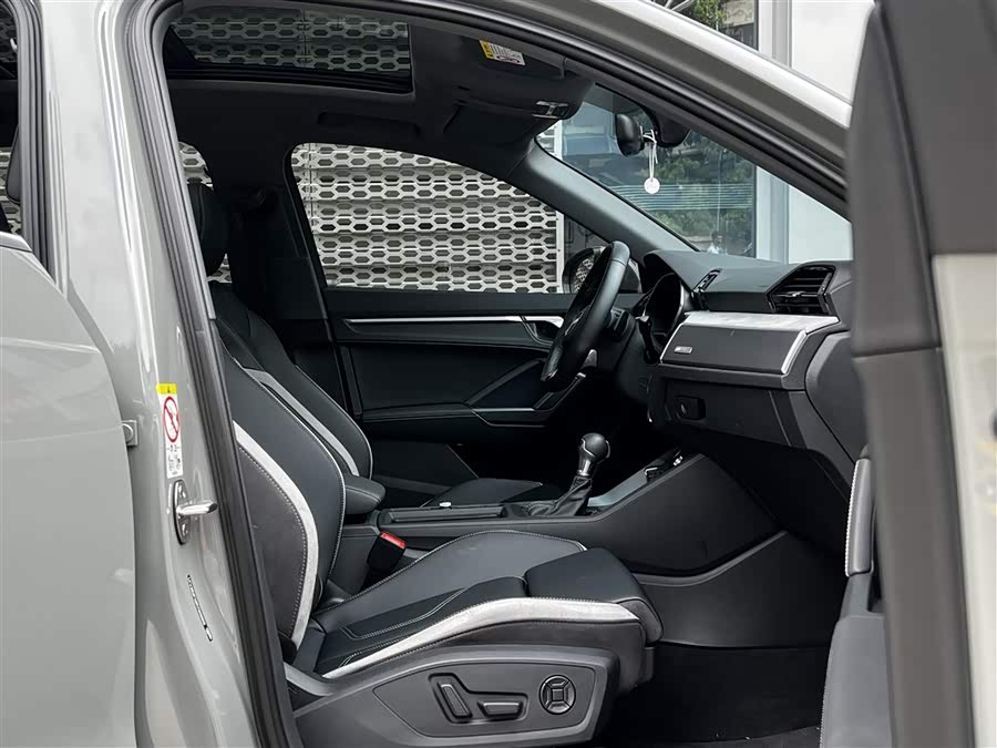 Audi Q3 2024 car image #25