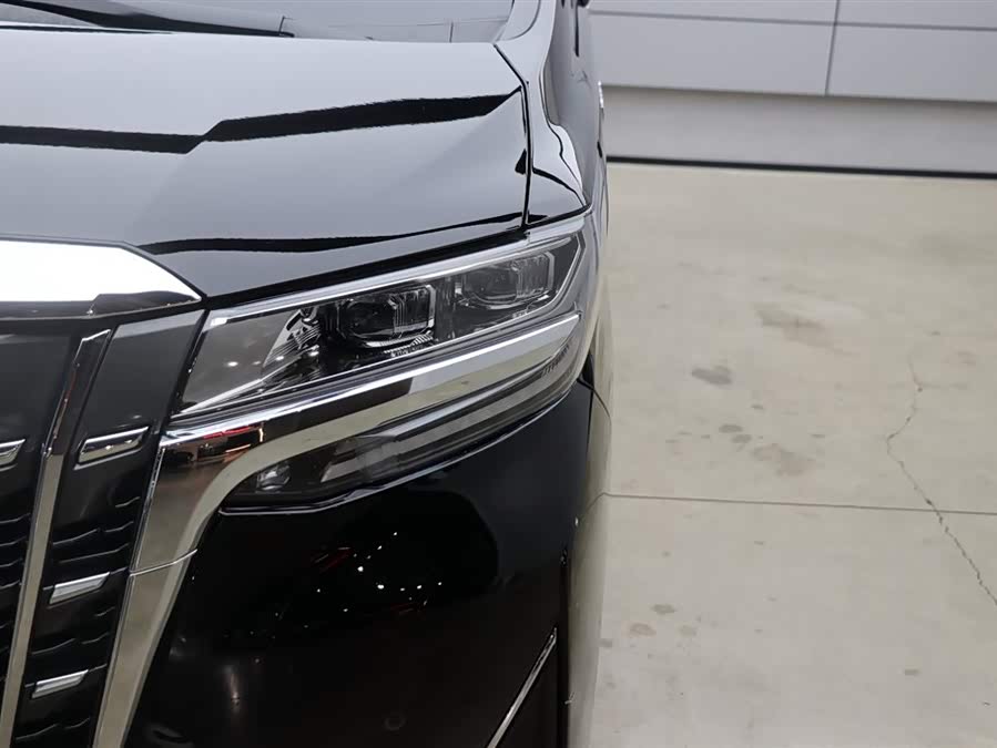 Toyota Alphard 2022 car image #25