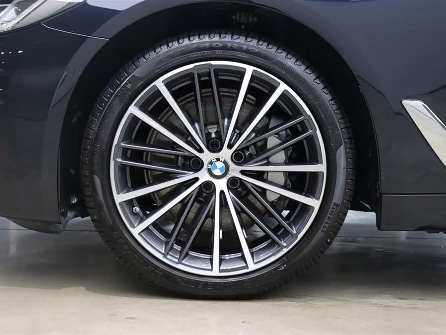 BMW 5 Series 2021 car image #25