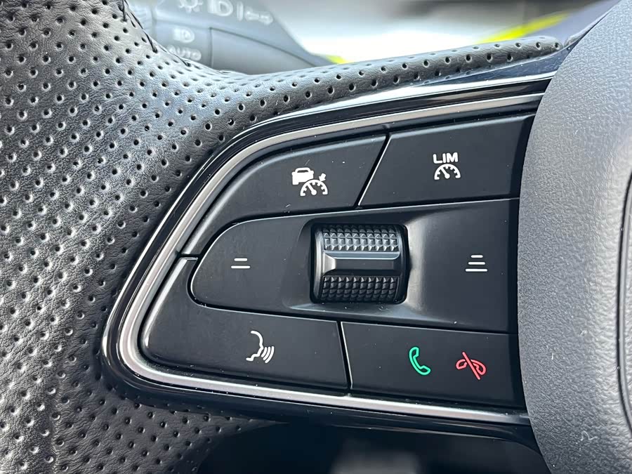 GEELY Coolray 2022 car image #25