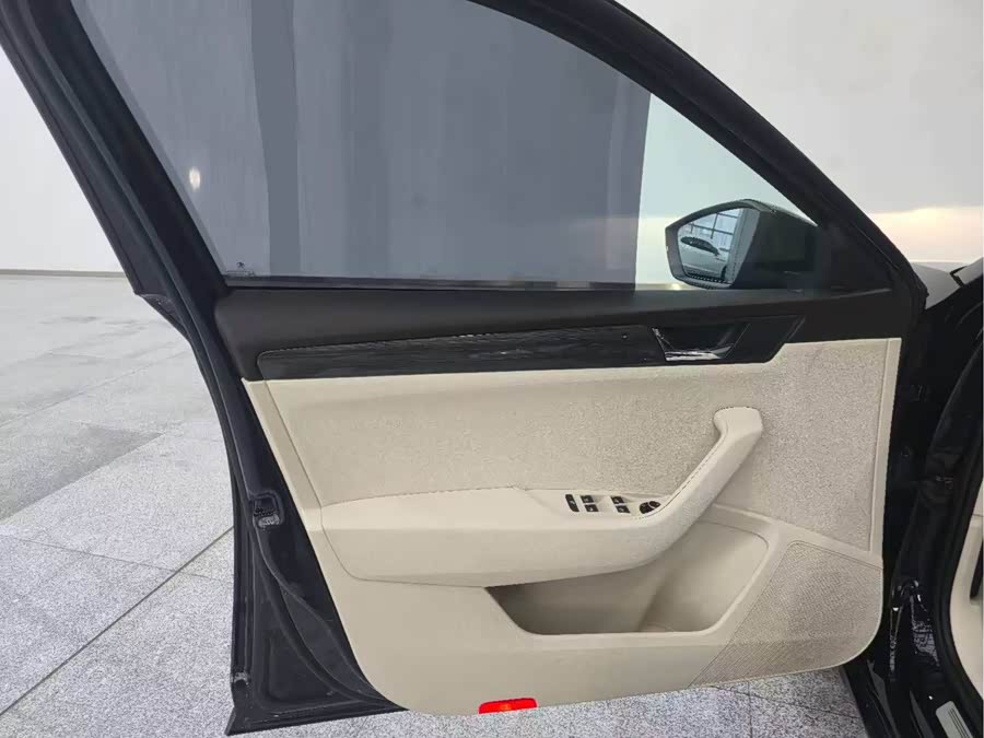 Skoda Superb 2016 car image #25