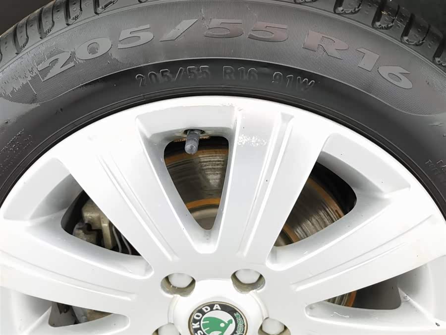 Skoda Superb 2011 imagem de carro #25