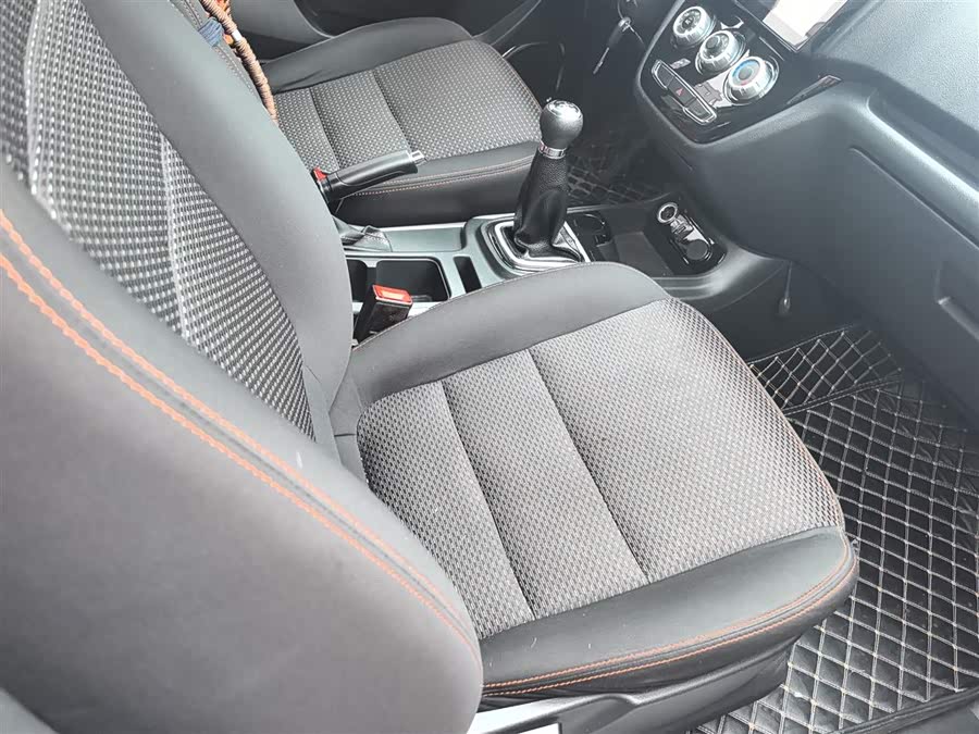 SWM斯威汽车 SWM斯威X2 2022 #25 SWM斯威汽车 SWM斯威X2 2022 汽车图片 #25