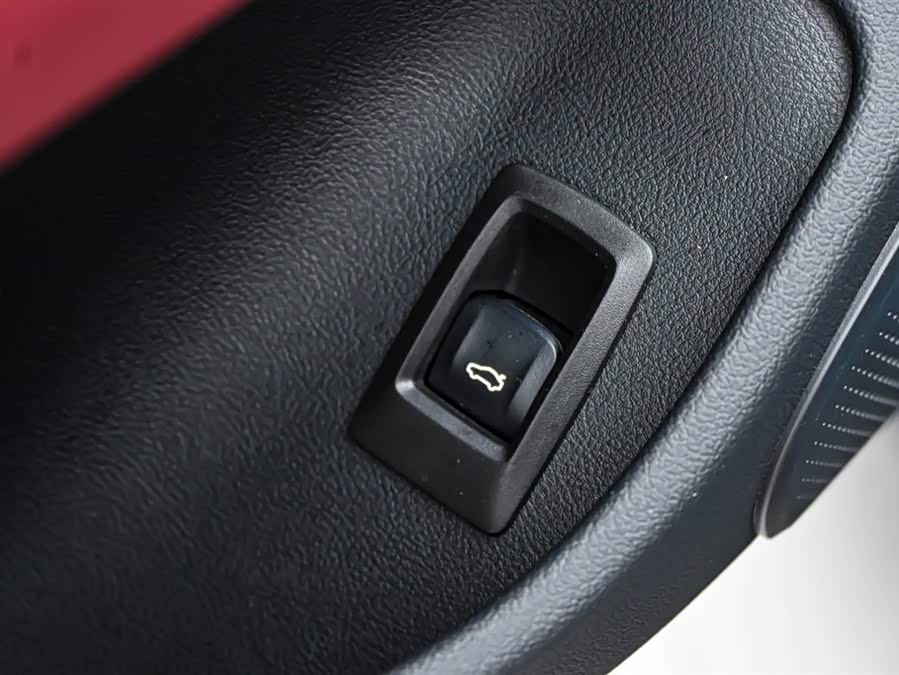 BMW i4 2025 car image #25