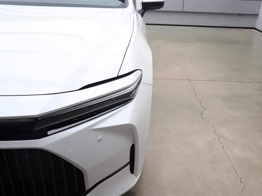 Toyota Crown 2025 صورة سيارة #25