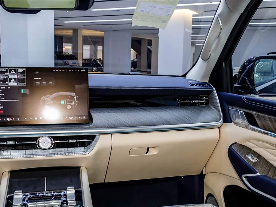 Tank 500 New Energy 2025 #25 Tank 500 New Energy 2025 car image #25