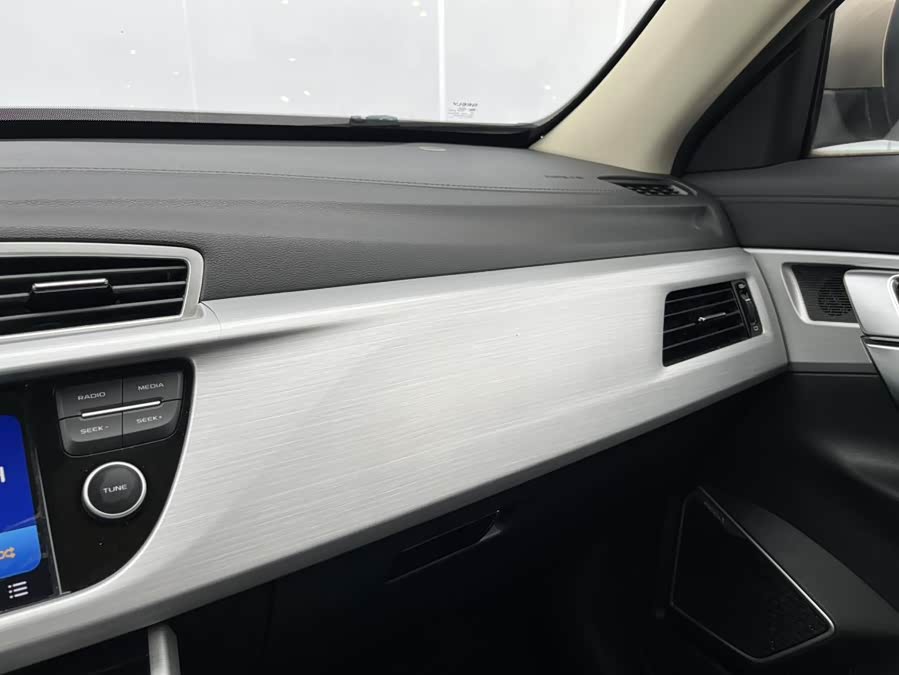 GEELY Boyue 2018 car image #25