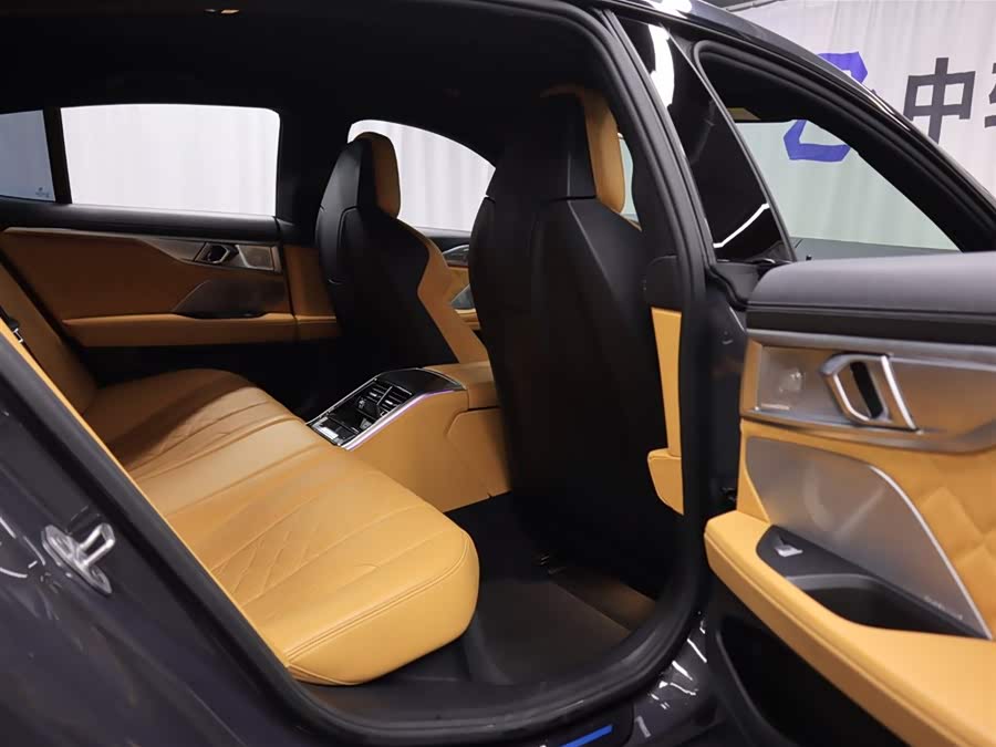 BMW M8 2021 car image #25