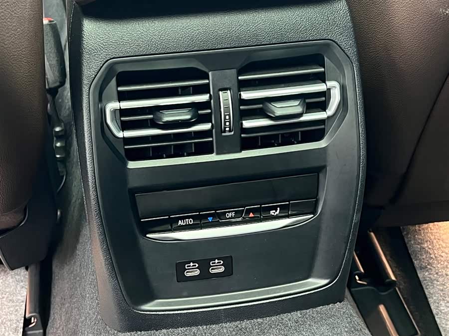 BMW i3 2024 car image #25