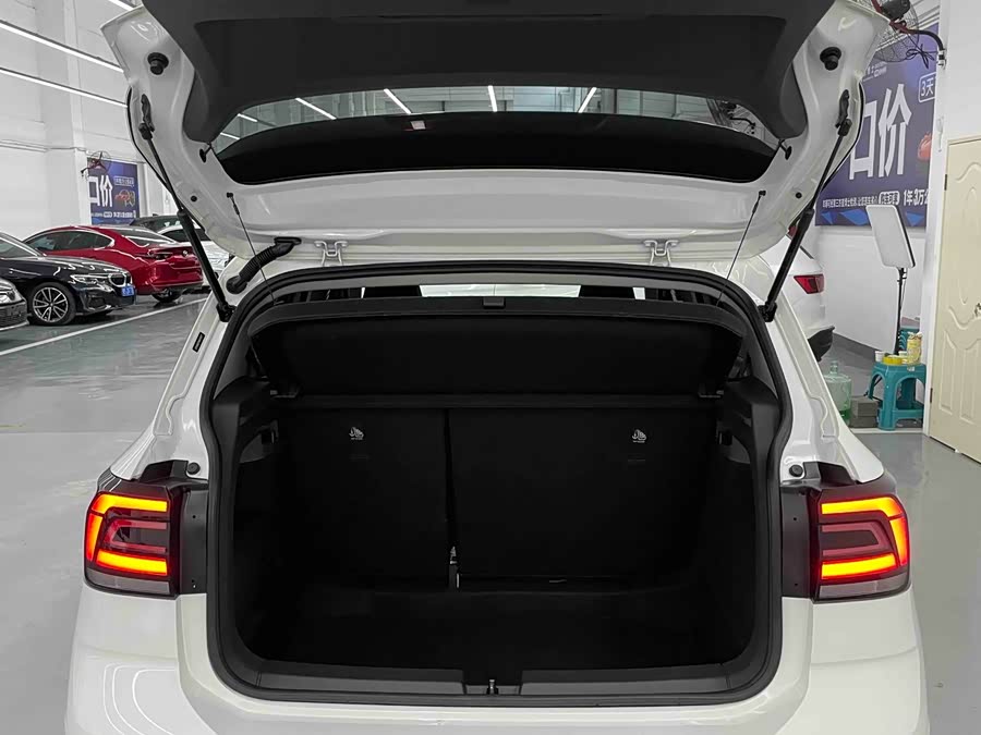 Volkswagen T-Cross 2021 #25 Volkswagen T-Cross 2021 car image #25
