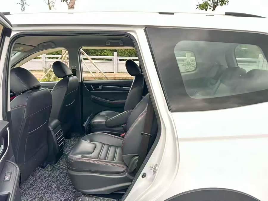 Forthing SX6 2020 #25 Forthing SX6 2020 car image #25