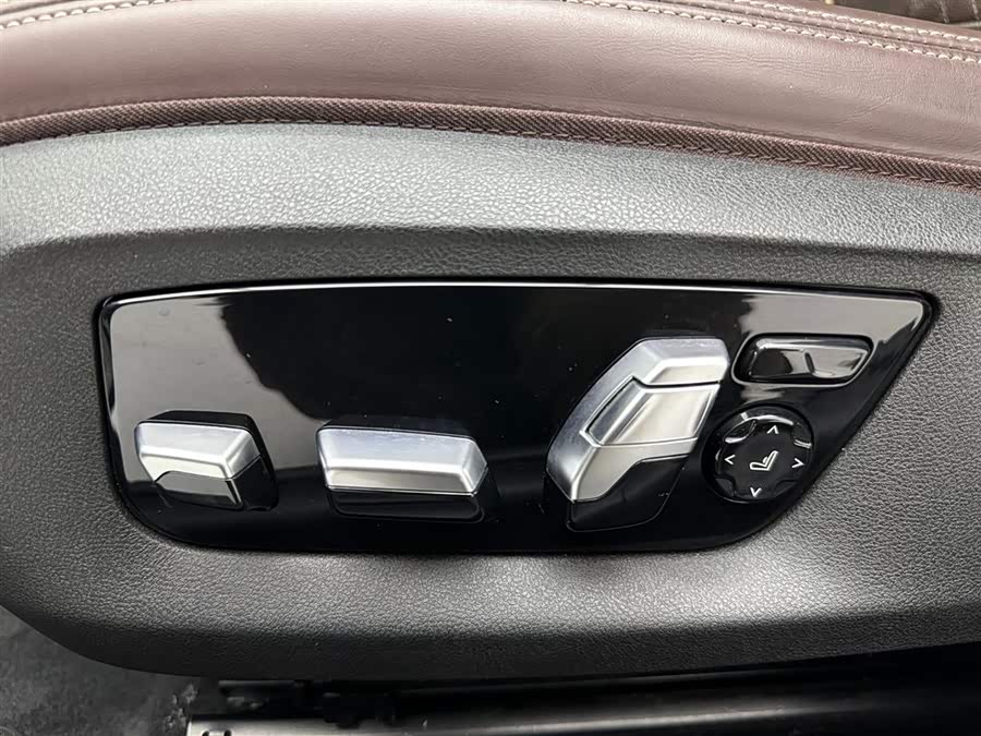 BMW 5 Series 2020 car image #25