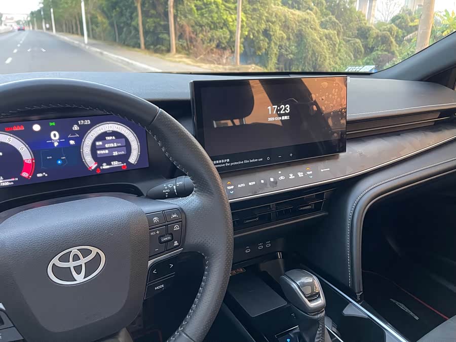 Toyota Camry 2024 immagine di auto #25