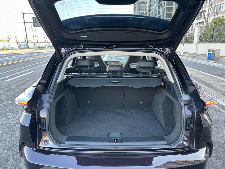 哪吒汽车 哪吒U 2021 #25 哪吒汽车 哪吒U 2021 汽车图片 #25