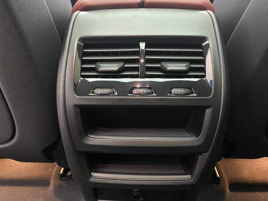 BMW X6 2025 car image #25