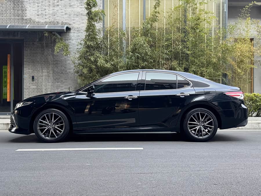 Toyota Camry 2022 car image #25