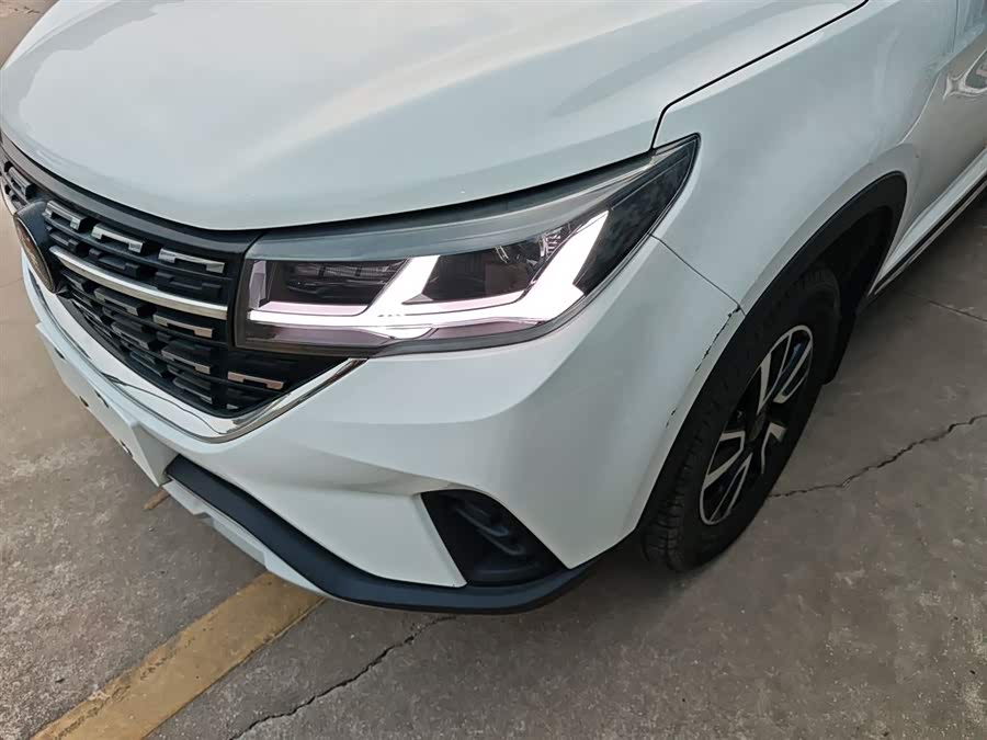 Forthing T5 2022 immagine di auto #25