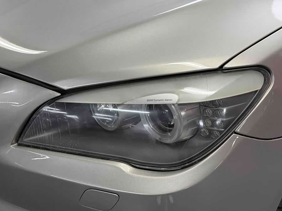 BMW 7 Series 2011 immagine di auto #25