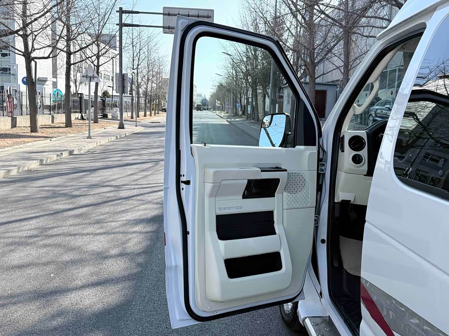 Ford E350 2015 #25 Ford E350 2015 car image #25