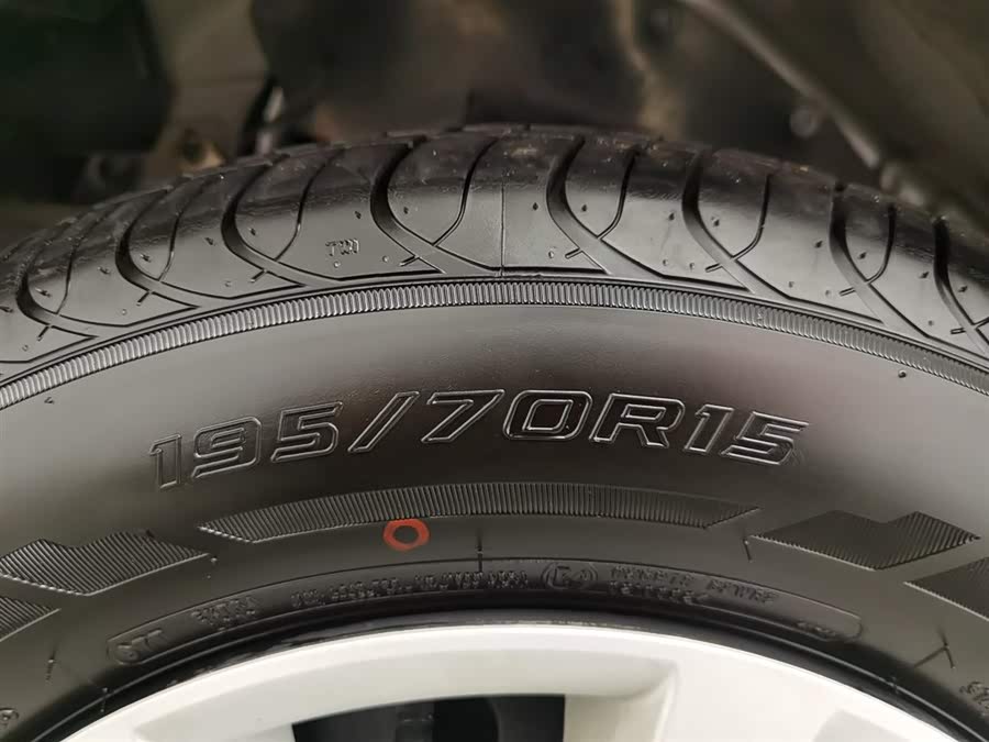 Forthing Lingzhi 2025 #25 Forthing Lingzhi 2025 car image #25