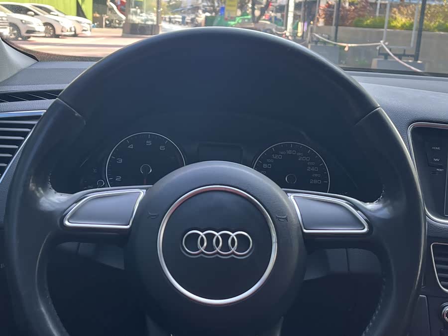 Audi Q5 2015 car image #25