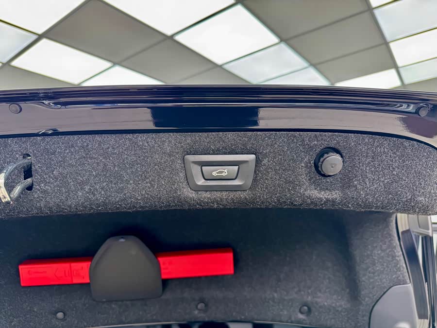 BMW 5 Series 2022 immagine di auto #25