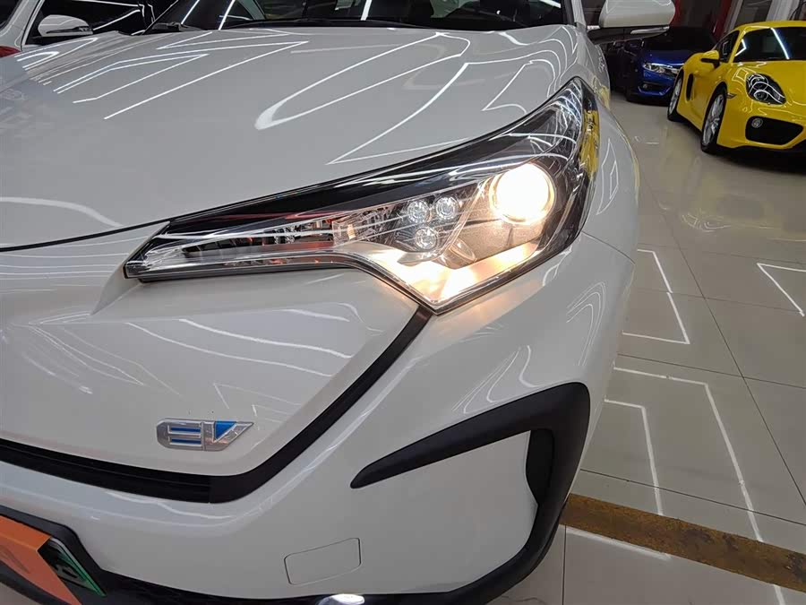 Toyota C-HR EV 2021 immagine di auto #25