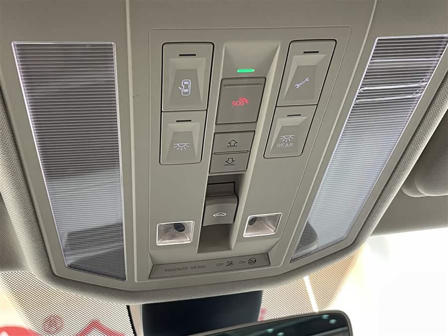 Volkswagen Touareg 2024 car image #25