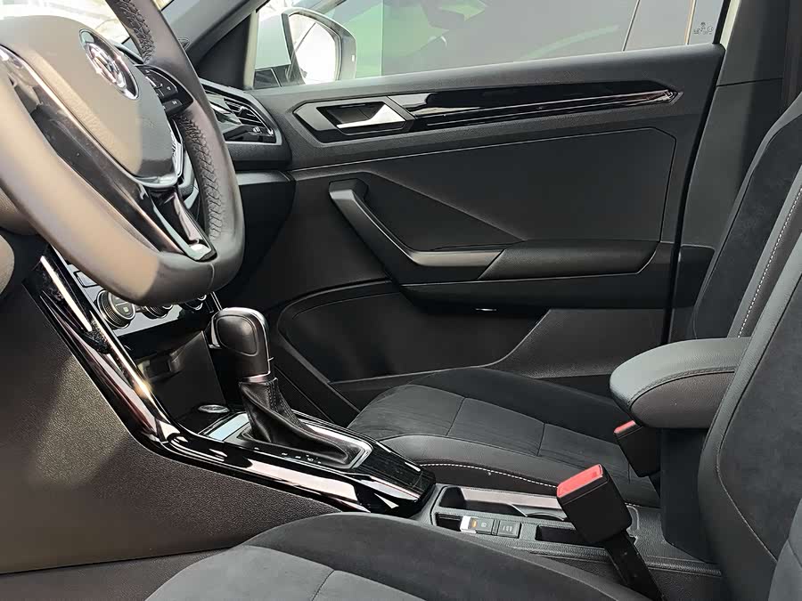 Volkswagen T-Roc 2019 car image #25