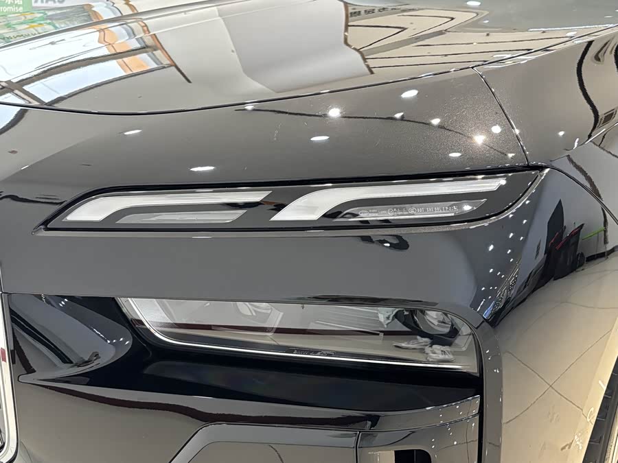 BMW 7 Series 2024 car image #25