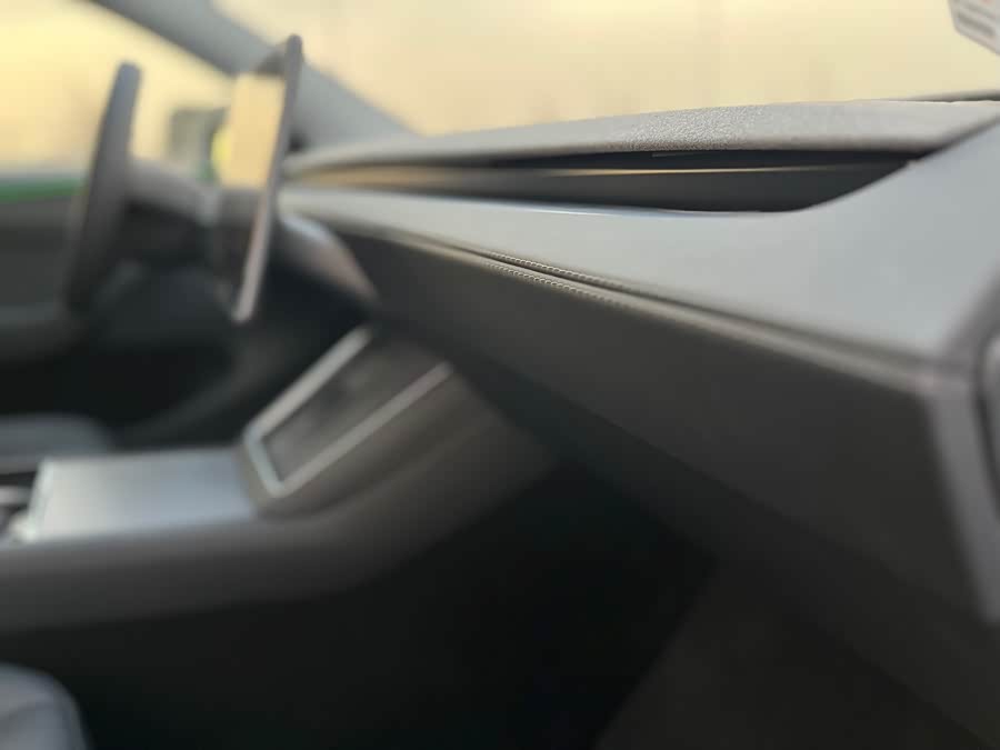 Tesla Model Y 2025 #25 Tesla Model Y 2025 car image #25