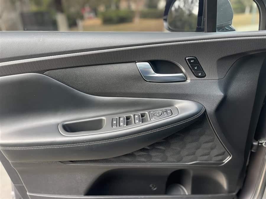 Hyundai Santa Fe 2021 car image #25