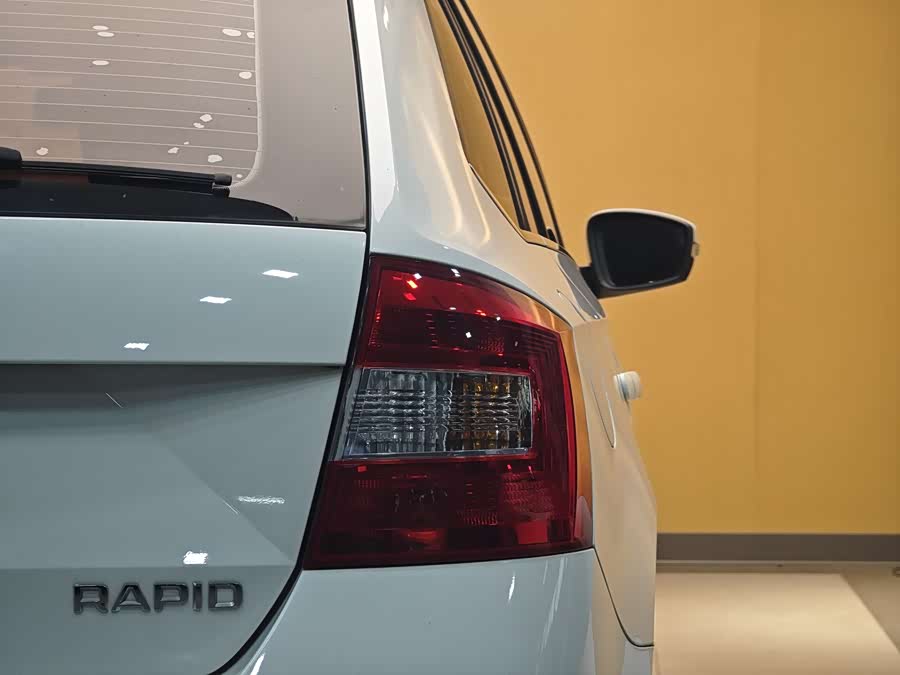 Skoda Rapid Spaceback 2019 car image #25