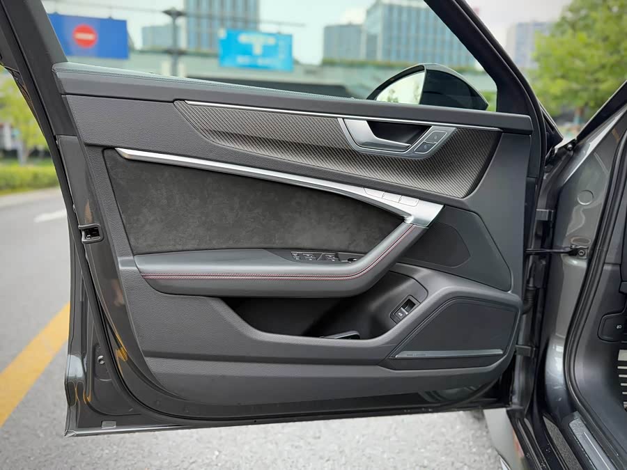 Audi RS 6 2023 car image #25