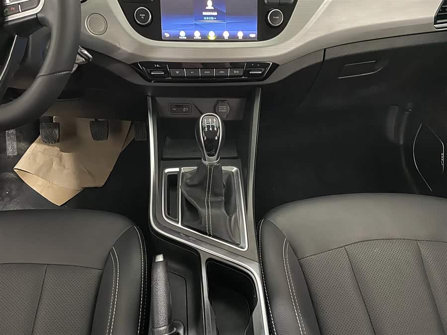 GEELY Vision X3 2019 изображение автомобиля #25